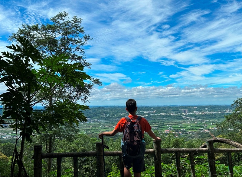 feifong10109 芎林-飛鳳山中坑山大板根 秋高氣爽最好的活動