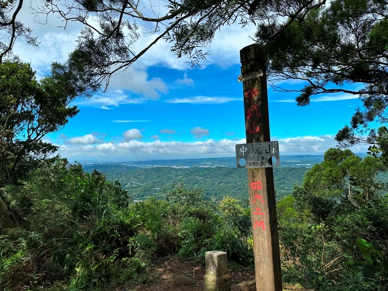 feifong10121 芎林-飛鳳山中坑山大板根 秋高氣爽最好的活動