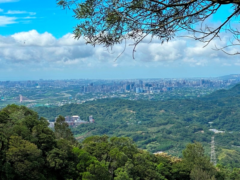 feifong10125 芎林-飛鳳山中坑山大板根 秋高氣爽最好的活動