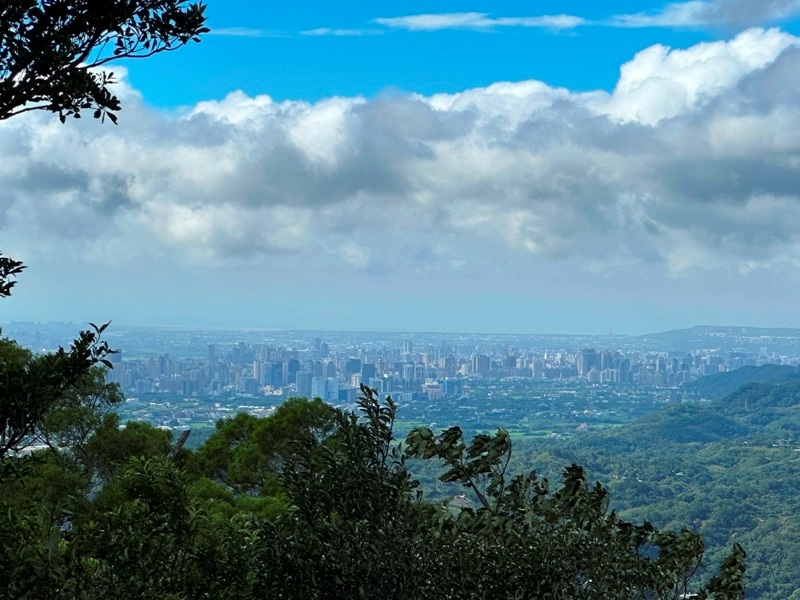 feifong10135 芎林-飛鳳山中坑山大板根 秋高氣爽最好的活動