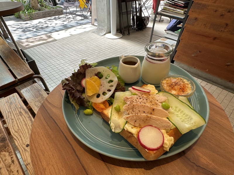 fujin13 松山-秋高氣爽來份早午餐 民生社區馳名富錦樹咖啡