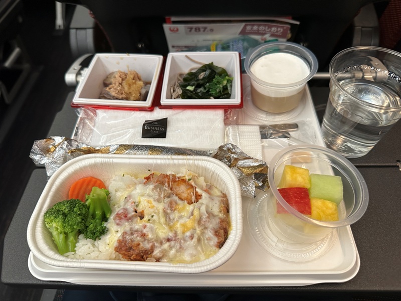 flyjl05 202312 松山羽田 日航餐點退步?