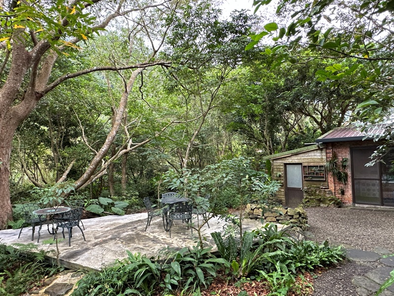 nature092306 尖石-自然在家書坊 紅瓦綠樹青山環繞 森林系咖啡館