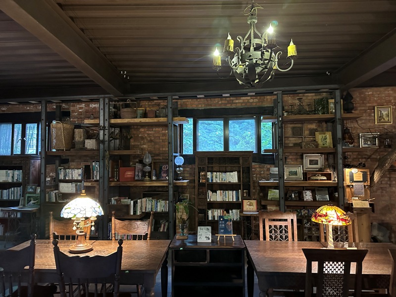 nature092307 尖石-自然在家書坊 紅瓦綠樹青山環繞 森林系咖啡館