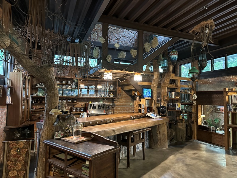 nature092308 尖石-自然在家書坊 紅瓦綠樹青山環繞 森林系咖啡館