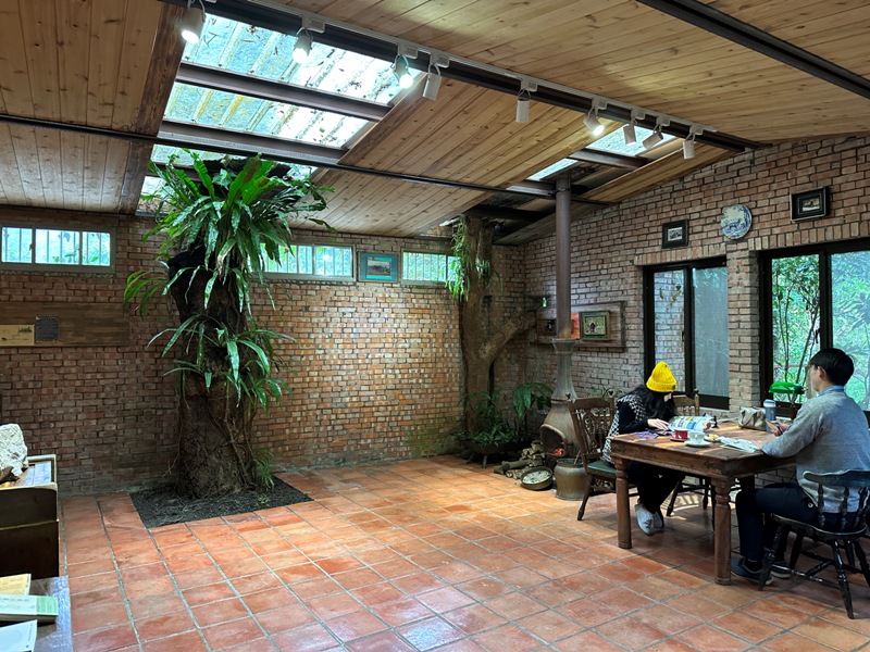 nature092321 尖石-自然在家書坊 紅瓦綠樹青山環繞 森林系咖啡館