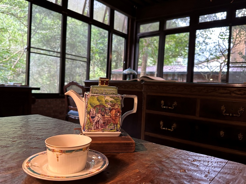 nature092324 尖石-自然在家書坊 紅瓦綠樹青山環繞 森林系咖啡館