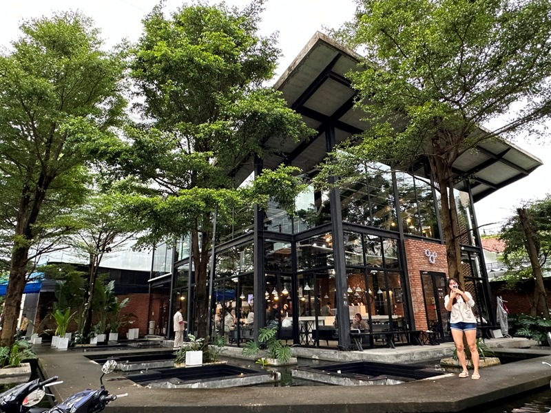 Danang-XLIII Specialty Coffee峴港精品咖啡 現代摩登也高價