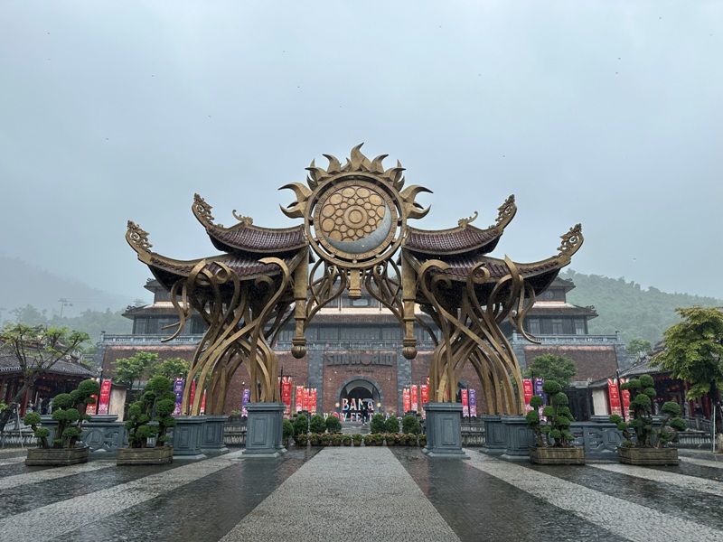 banahill02 Danang-Bana Hill巴拿山 法國小鎮雲霧飄渺 佛手橋萬頭鑽動