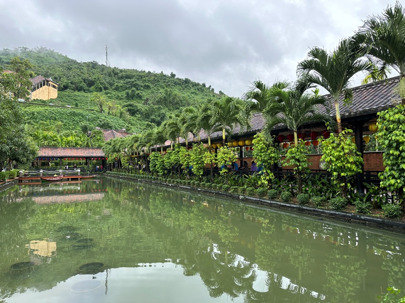 banahill05 Danang-Bana Hill巴拿山 法國小鎮雲霧飄渺 佛手橋萬頭鑽動