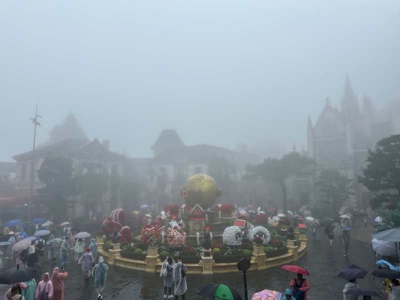 banahill12 Danang-Bana Hill巴拿山 法國小鎮雲霧飄渺 佛手橋萬頭鑽動