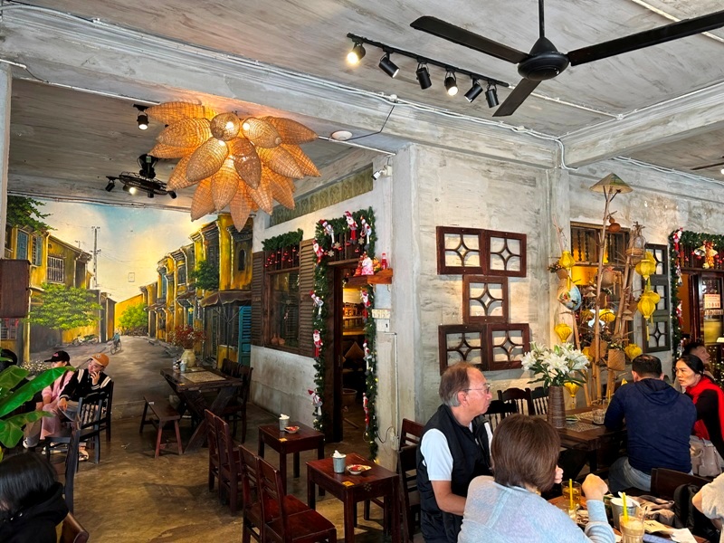 uttich0111 Danang-鵝黃的浪漫 峴港韓市場旁 在地咖啡Ut Tich cafe