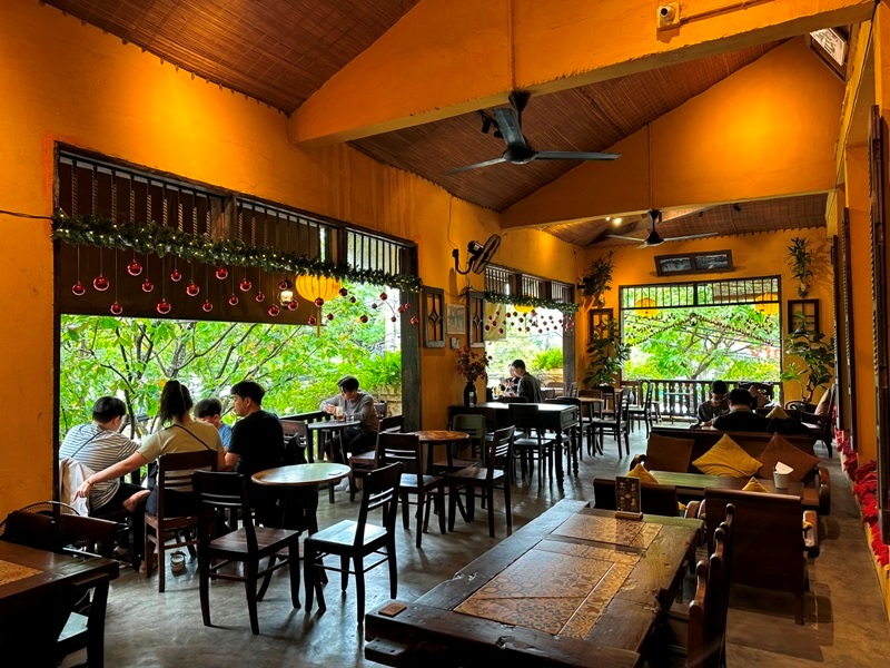 uttich0119 Danang-鵝黃的浪漫 峴港韓市場旁 在地咖啡Ut Tich cafe