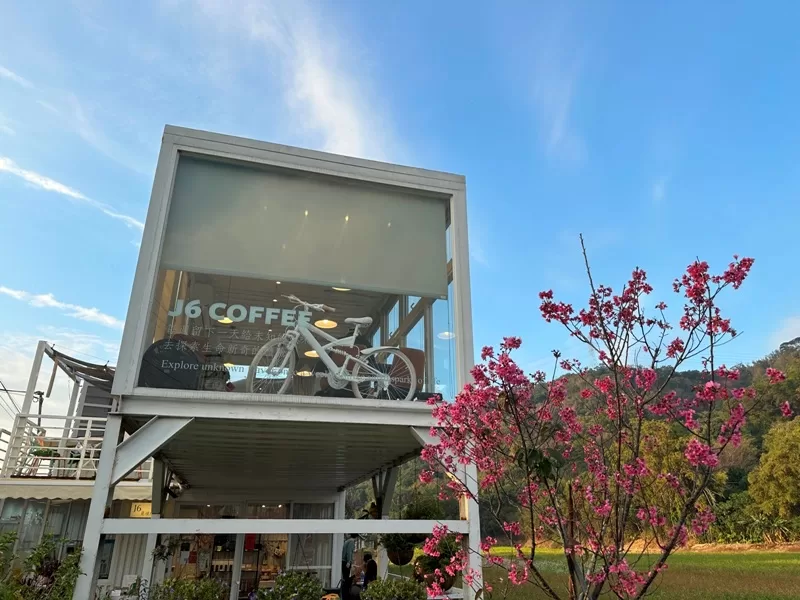 J6coffee03-jpg 芎林-J6 Coffee覓境咖啡 田間小徑的白色貨櫃小屋