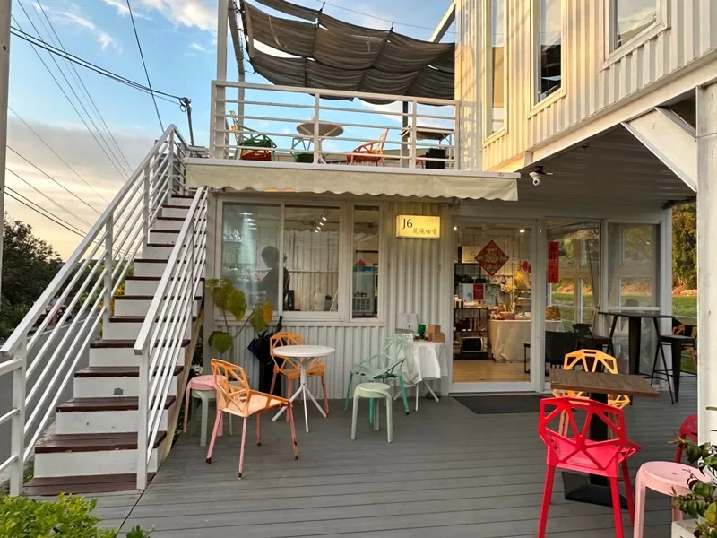 J6coffee06-jpg 芎林-J6 Coffee覓境咖啡 田間小徑的白色貨櫃小屋