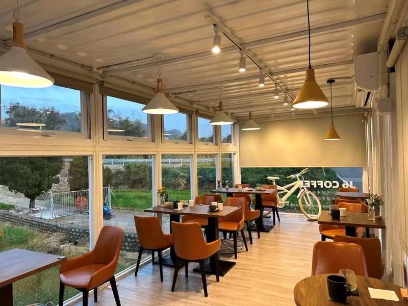 J6coffee08-jpg 芎林-J6 Coffee覓境咖啡 田間小徑的白色貨櫃小屋