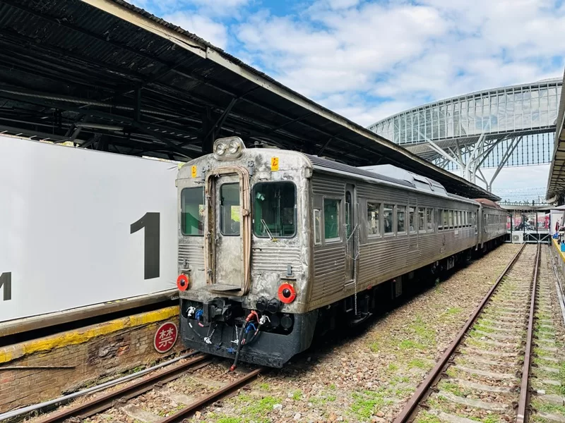 mamonaku02-jpeg 台中東區-Mamonaku Cafe火車咖啡館 在自強號上體驗懷舊氣氛