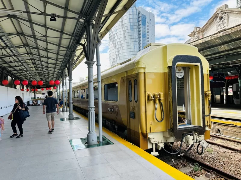 mamonaku03-jpeg 台中東區-Mamonaku Cafe火車咖啡館 在自強號上體驗懷舊氣氛