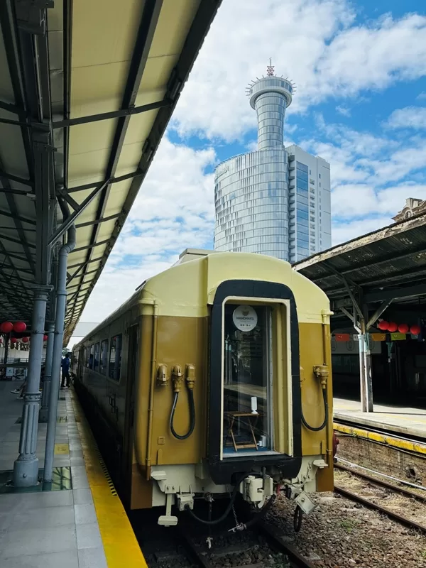 mamonaku04-jpeg 台中東區-Mamonaku Cafe火車咖啡館 在自強號上體驗懷舊氣氛