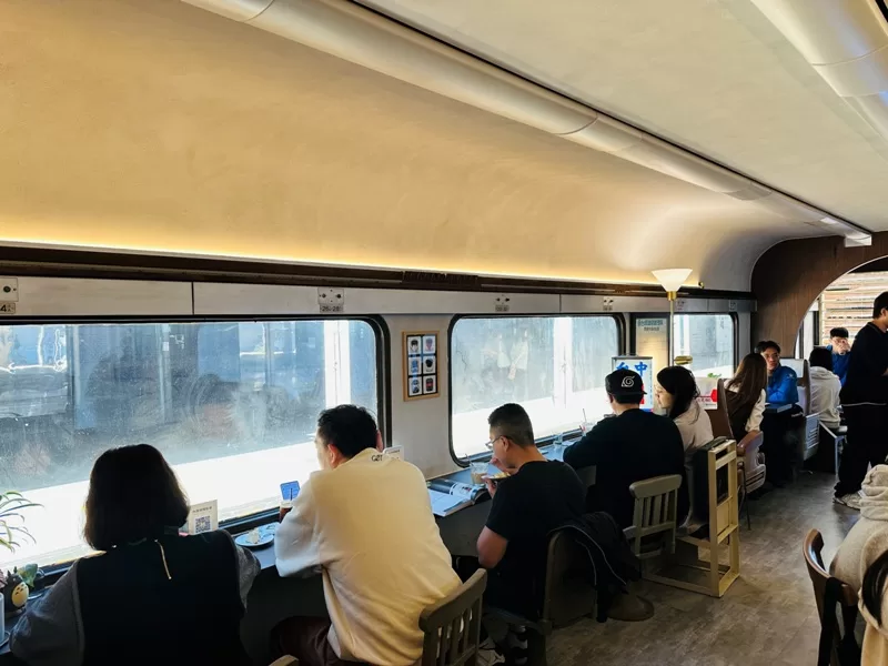 mamonaku11-jpeg 台中東區-Mamonaku Cafe火車咖啡館 在自強號上體驗懷舊氣氛