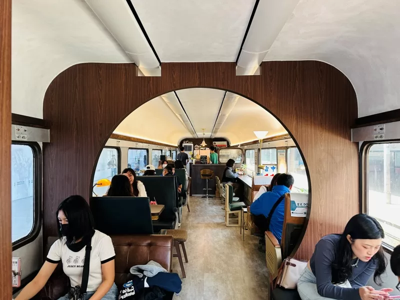 mamonaku12-jpeg 台中東區-Mamonaku Cafe火車咖啡館 在自強號上體驗懷舊氣氛