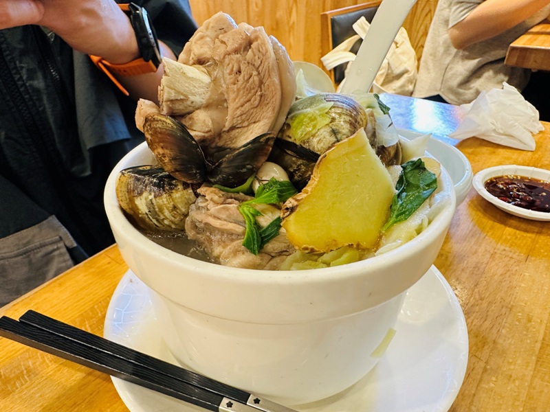 moonmoon08 中正-必比登推薦 雙月食品社 雞湯魚湯湯湯美味