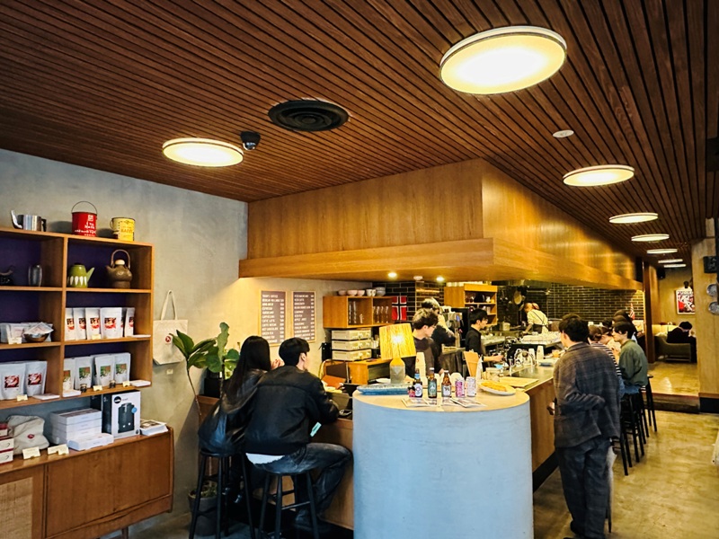 fuglen4 Asakusa-Fuglen Coffee Asakusa淺草寺旁的北歐風