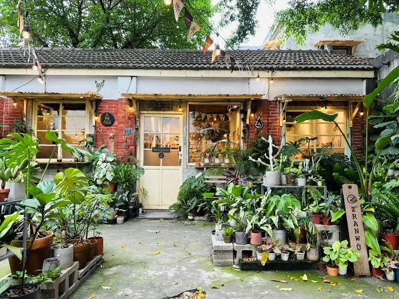 中壢-調香木屋Coffee馬祖新村 紅磚綠樹 氣氛好好