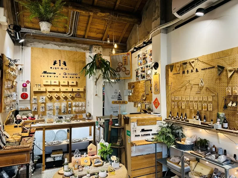 wood51511-jpeg 中壢-調香木屋Coffee馬祖新村 紅磚綠樹 氣氛好好