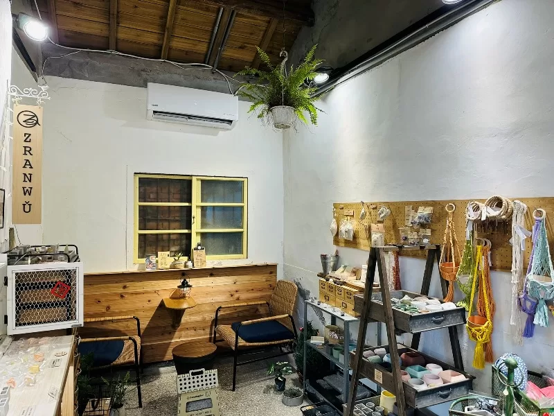 wood51512-jpeg 中壢-調香木屋Coffee馬祖新村 紅磚綠樹 氣氛好好