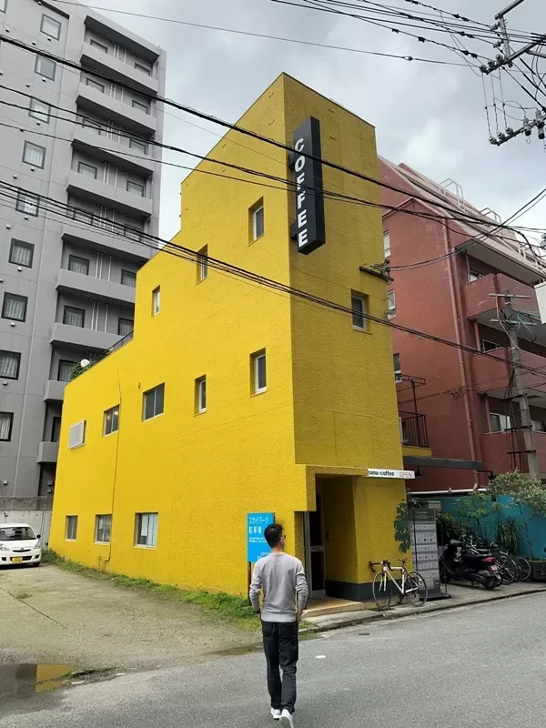 manu01-rotated-e1715614653395 Fukuoka-Manu Coffee Roasters KUJIRA(鯨)店 年輕活潑也展示藝術