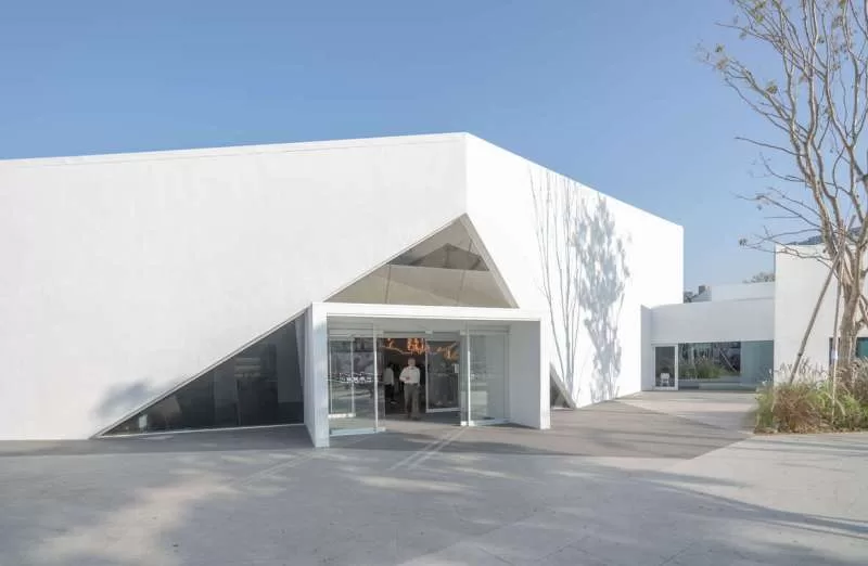 鼓山-內惟藝術中心 用眼睛用耳朵欣賞藝術 全白建築太網美