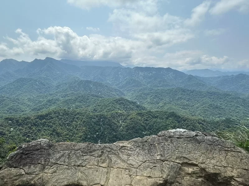 shiniuu05-jpeg 關西-景觀好路線多變 被震成兩半的石牛山巨石