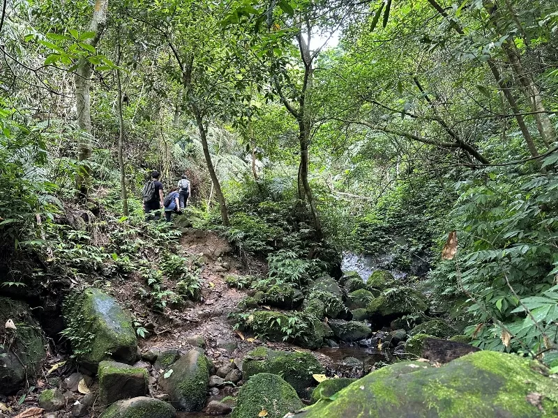 shiniuuuu01-jpeg 關西-景觀好路線多變 被震成兩半的石牛山巨石