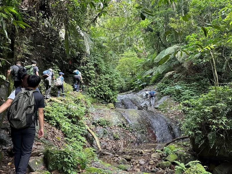 shiniuuuu03-jpeg 關西-景觀好路線多變 被震成兩半的石牛山巨石