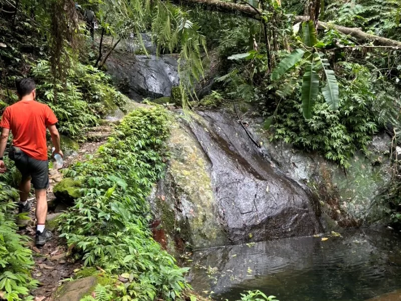 shiniuuuu04-jpeg 關西-景觀好路線多變 被震成兩半的石牛山巨石