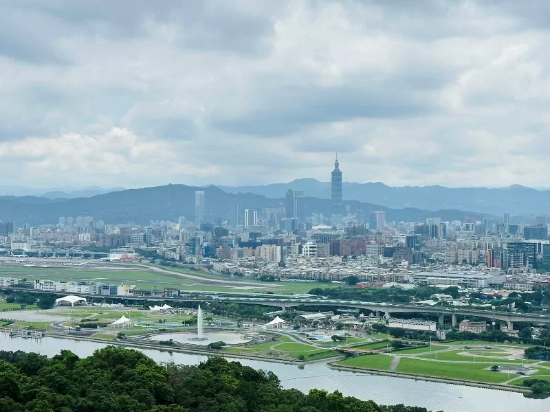 Jiantan03-jpeg 士林-劍潭山親山步道 三角點/微風平台/北眼平台/老地方觀機平台/圓山飯店