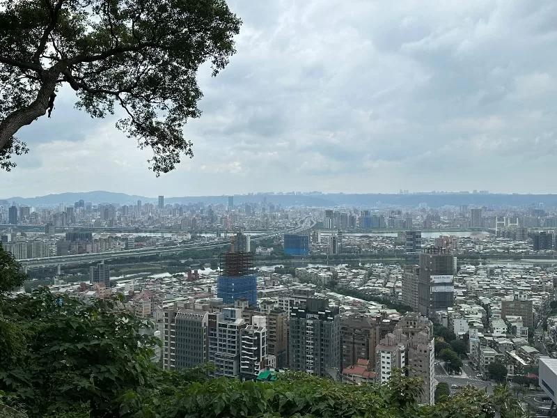 Jiantan08-jpeg 士林-劍潭山親山步道 三角點/微風平台/北眼平台/老地方觀機平台/圓山飯店