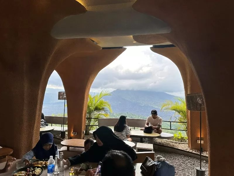 okuta03-jpeg Bali-巴杜爾火山景觀第一排Okuta可愛小店 時晴時雨的美好景色