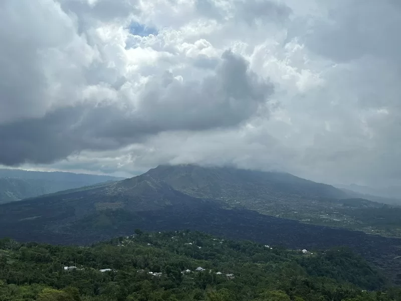 okuta07-jpeg Bali-巴杜爾火山景觀第一排Okuta可愛小店 時晴時雨的美好景色