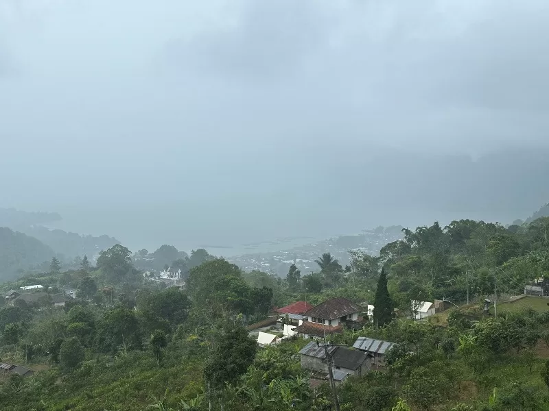 okuta10-jpeg Bali-巴杜爾火山景觀第一排Okuta可愛小店 時晴時雨的美好景色