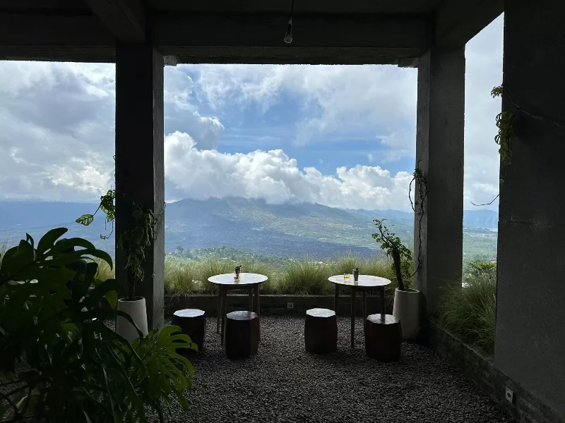 okuta13-jpeg Bali-巴杜爾火山景觀第一排Okuta可愛小店 時晴時雨的美好景色