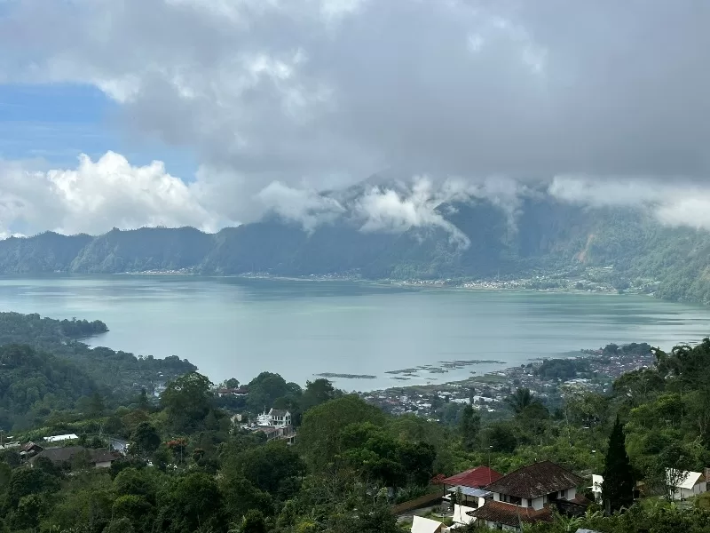 okuta14-jpeg Bali-巴杜爾火山景觀第一排Okuta可愛小店 時晴時雨的美好景色