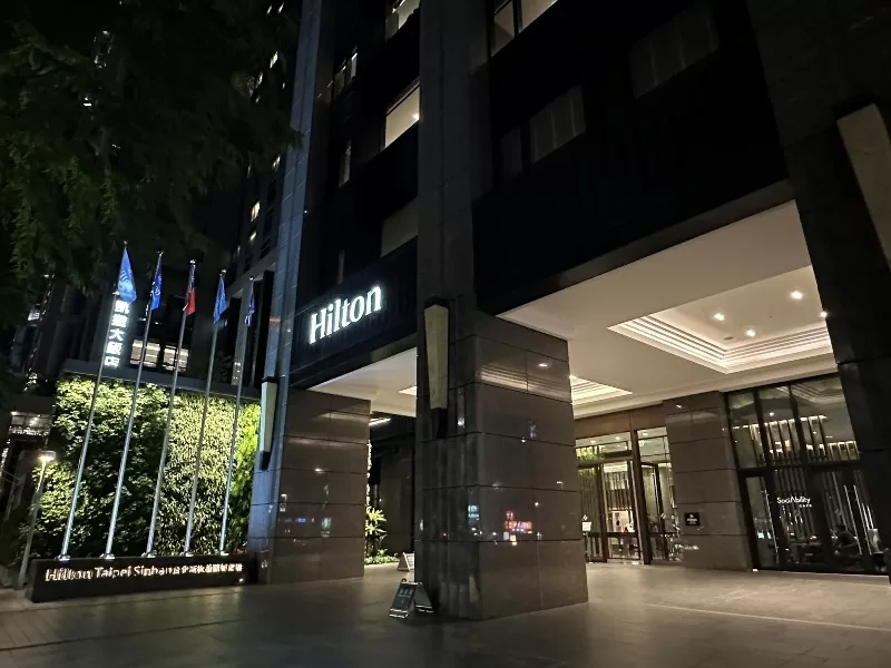 板橋-新板希爾頓 入秋前的網美泳池體驗