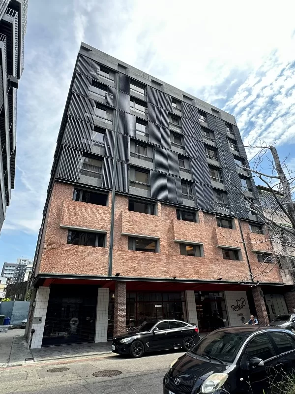 台中中區-紅點文旅 大人小孩一起溜滑梯的設計酒店