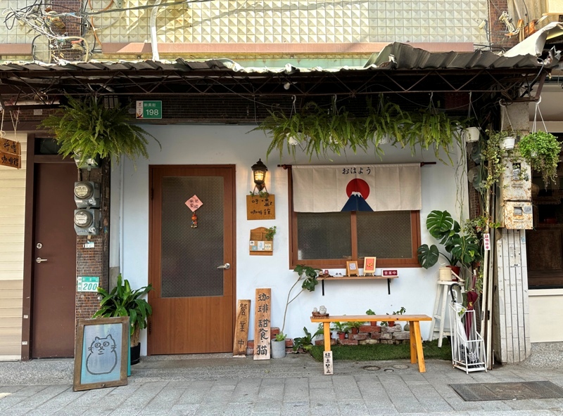 台南中西區-呼嚕咖啡館 滿屋喵星人與汪汪