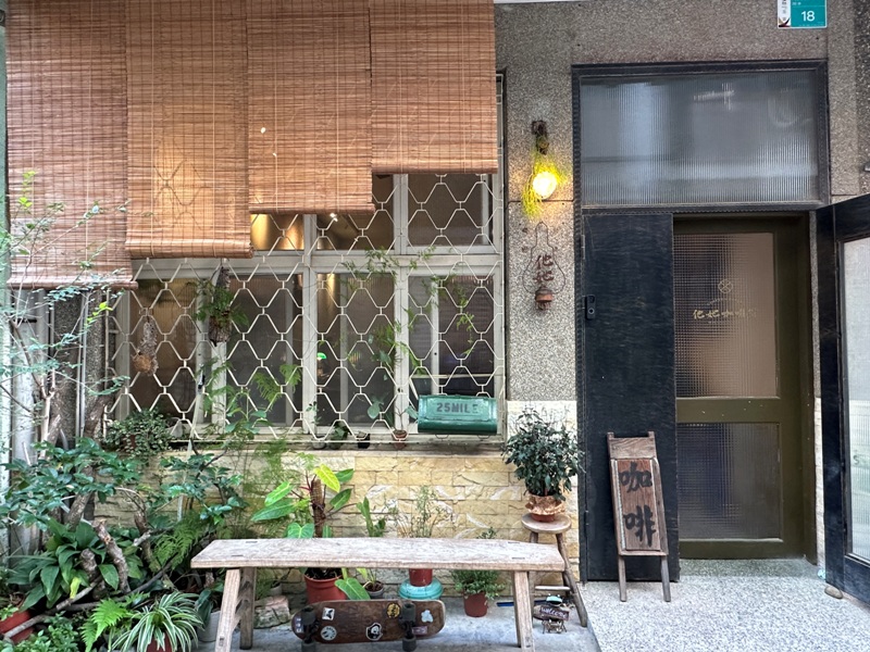 台南北區-他她咖啡館 彷彿回家的自在清靜