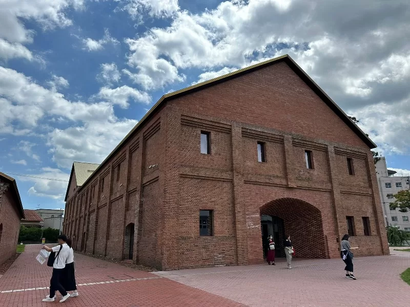 hirosaki01-jpeg Hirosaki-弘前れんが倉庫美術館 奈良美智白色大狗與蜷川實花