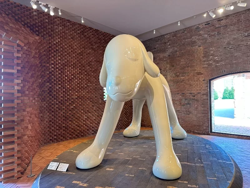 hirosaki02-jpeg Hirosaki-弘前れんが倉庫美術館 奈良美智白色大狗與蜷川實花