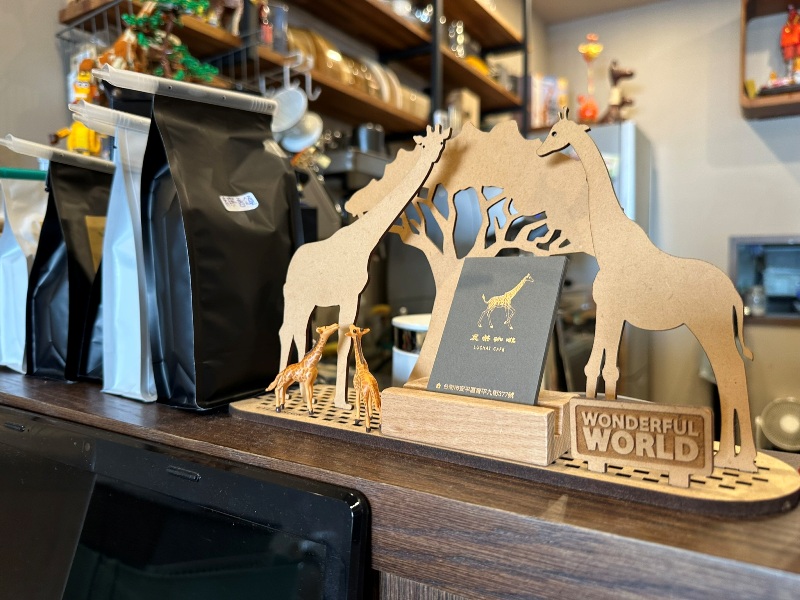 luchaicafe07 安平-鹿柴咖啡 滿滿長頸鹿的擺設 安平港邊可愛小店